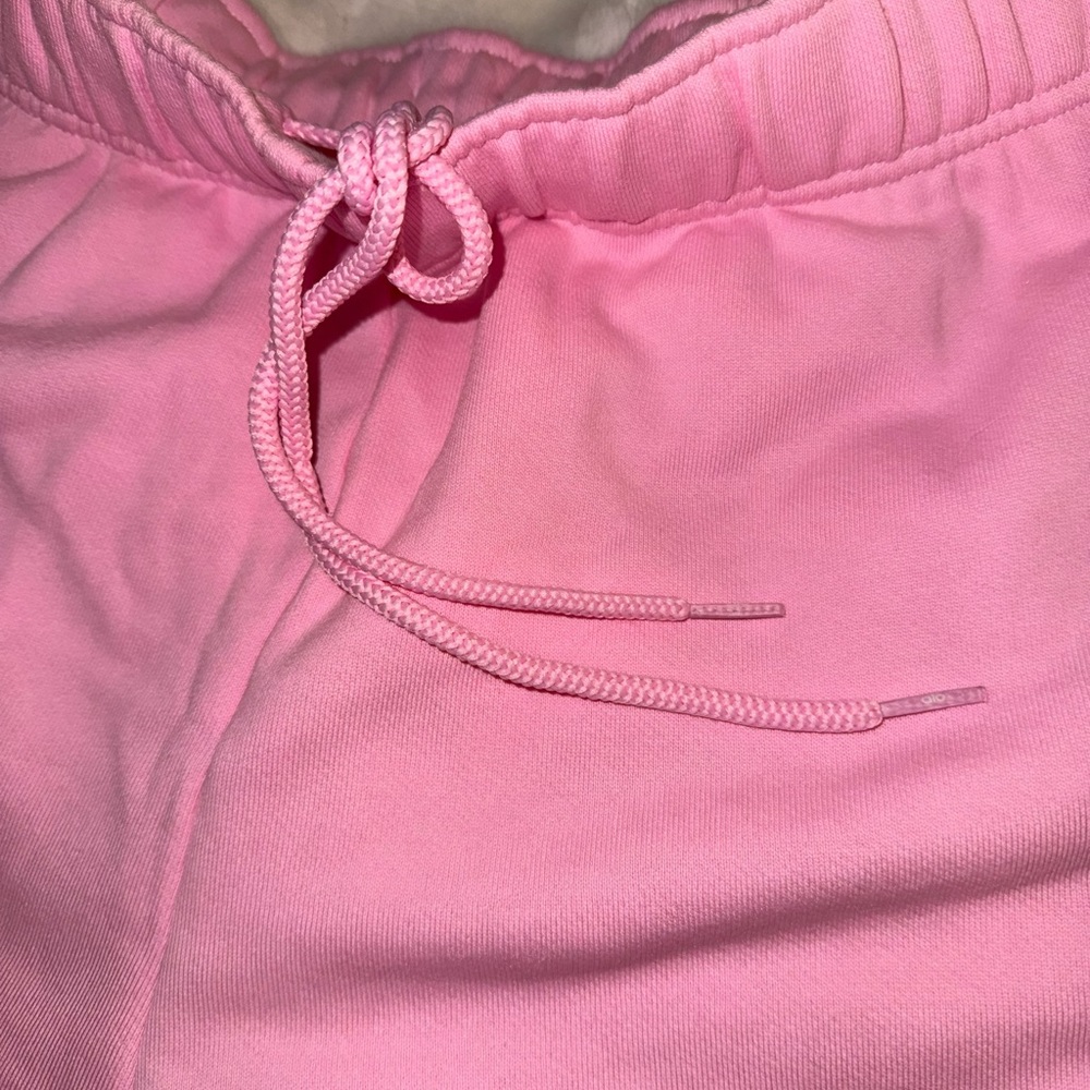 Super Rare 💗✨ Sweet Pink ALO Shorts (New w/o Tags) size M - Picture 3 of 6